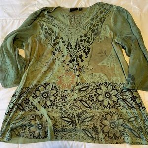 Avenue Women’s Green design 3/4 sheer sleeve top V-Neck